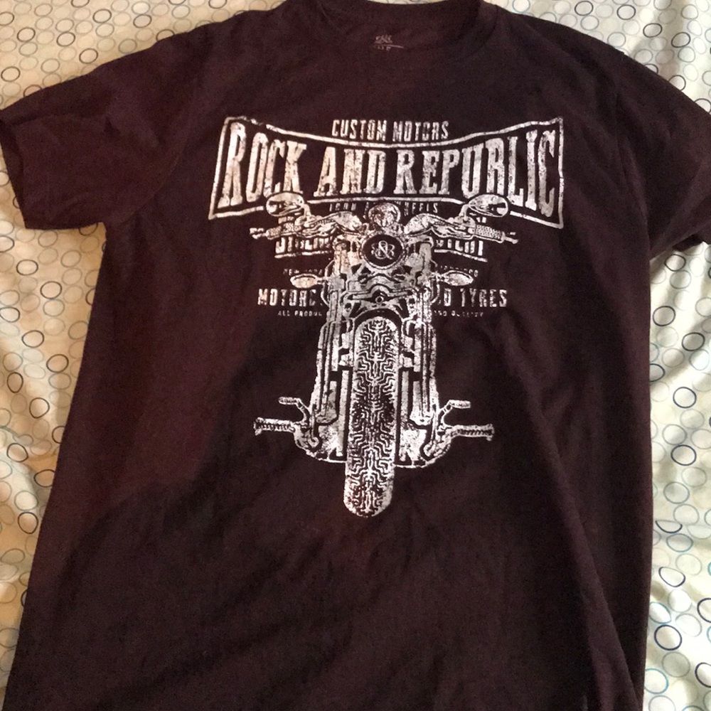 Tee shirt